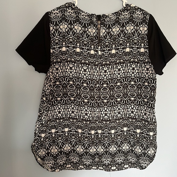 Charlie Jade black and white blouse - Picture 2 of 2